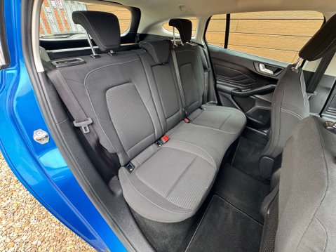 Ford Focus 1.0 Focus Titanium 5dr 27