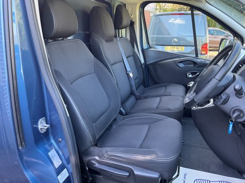 Renault Trafic 2.0 dCi ENERGY 28 Sport SWB Standard Roof Euro 6 (s/s) 5dr 13