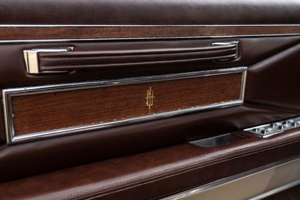 Lincoln Continental Mk III 37