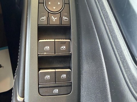 Nissan Qashqai 1.3 DIG-T MHEV N-Connecta XTRON Euro 6 (s/s) 5dr 37