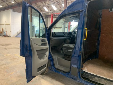 Volkswagen Crafter CR35 TDI M H/R P/V STARTLINE 14