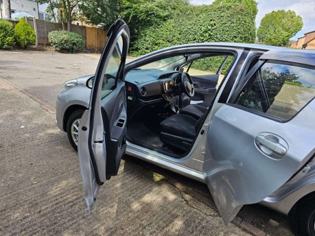 Toyota Yaris 1.5 VVT-h Icon Tech E-CVT Euro 6 (s/s) 5dr 92