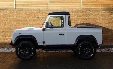 Land Rover Defender 90 Bowler Edition 21