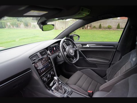 Volkswagen Golf 2.0 TSI R DSG 4Motion Euro 6 (s/s) 5dr 18