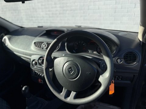 Renault Clio 1.2 16v Extreme 3dr 24
