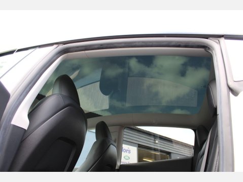 Tesla Model Y LONG RANGE AWD 2