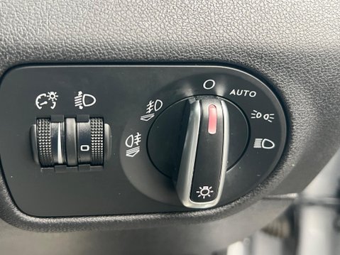 Audi A1 1.4 TFSI Sport Sportback S Tronic Euro 5 (s/s) 5dr 37