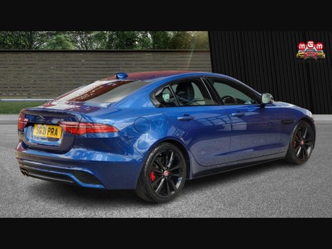 Jaguar XE R-DYNAMIC BLACK MHEV 10