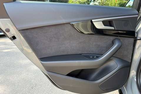 Audi A4 TFSI BLACK EDITION MHEV- APPLE CAR PLAY - REVERSE CAMERA 26