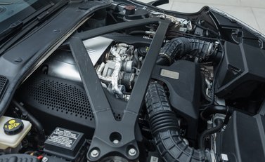 Aston Martin DB11 V8 33
