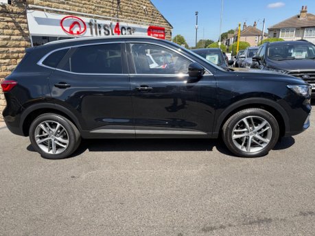 MG HS EXCLUSIVE 17
