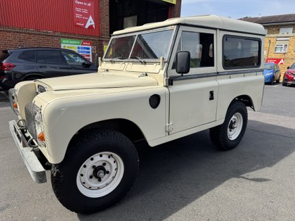 Land Rover 88 Series III SUV