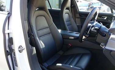 Porsche Panamera 4S 12