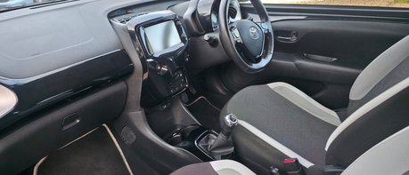 Toyota Aygo 1.0 VVT-I X-CLUSIV.LOW INSURANCE!LOOK!JUST £20 TAX!4 SERVICES.IDEALFIRSTCAR 1