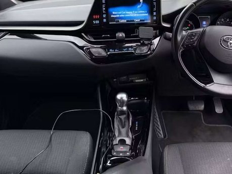 Toyota C-HR 1.8 C-HR Design HEV CVT 5dr 25
