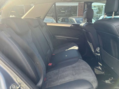Mercedes-Benz M Class 3.0 ML300 CDI V6 BlueEfficiency Sport SUV 5dr Diesel G-Tronic 4WD Euro 5 (2 14