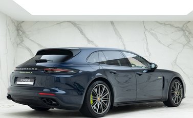 Porsche Panamera Turbo S E-Hybrid Sport Turismo 7
