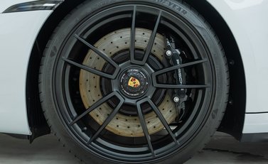 Porsche 911 Carrera GTS (992) 26