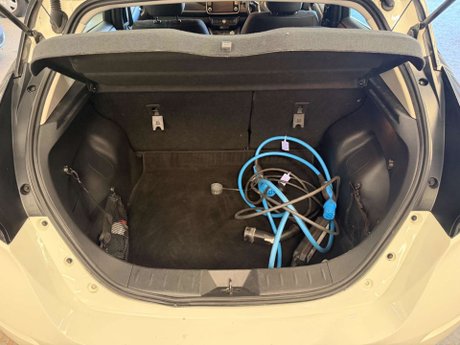 Nissan LEAF 40kWh Acenta Auto 5dr 32
