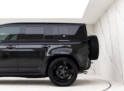 Land Rover Defender 110 V8 Bond Edition 30