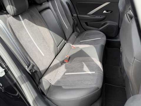 Vauxhall Astra 1.6 Plug-in Hybrid GSe 5dr Auto [Pan roof] 36