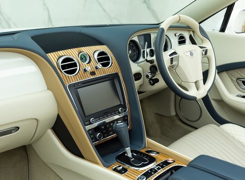 Bentley Continental GT V8 S Convertible Galene Edition 17