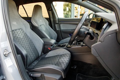 Volkswagen Golf R-LINE TSI 34
