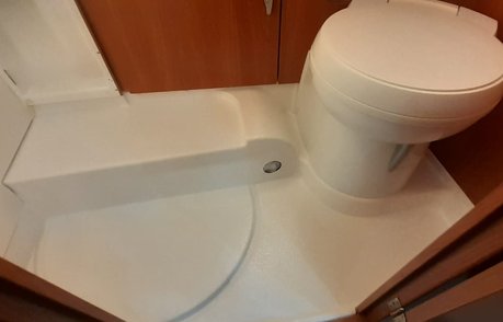  Washroom Shower Tray & Sink Repairs 3
