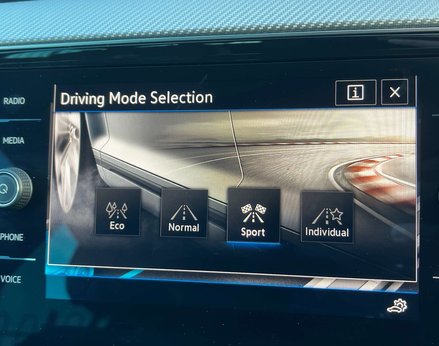 Volkswagen Passat 1.5 Passat R-Line TSi Evo 5dr 51