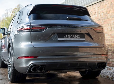 Porsche Cayenne Turbo S E-Hybrid 27