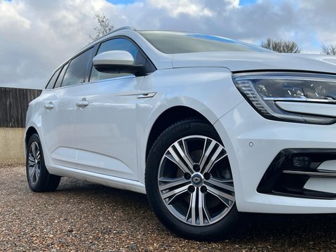 Renault Megane ICONIC E-TECH 10