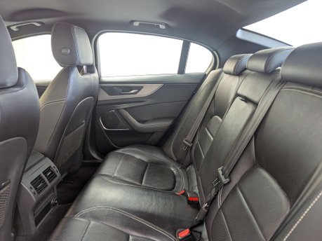 Jaguar XE 2.0 XE R-Dynamic S D Auto 4dr 38
