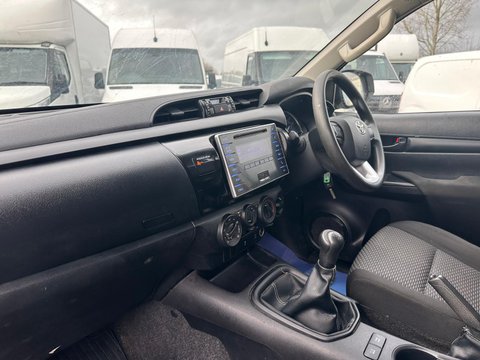 Toyota Hilux ACTIVE 4WD D-4D DCB 11