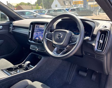Volvo XC40 2.0 XC40 + B4 MHEV Auto 5dr 17