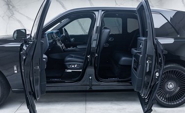 Rolls-Royce Cullinan Series II Black Badge 37