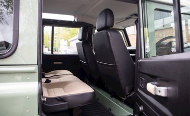 Land Rover Defender 110 Heritage Station Wagon 14