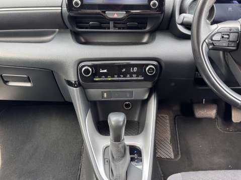 Toyota Yaris 1.5 Yaris Design HEV CVT 5dr 19