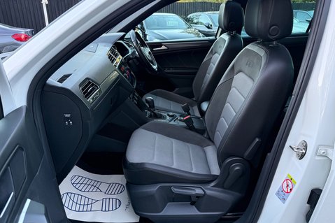Volkswagen Tiguan R-LINE TECH TDI 4MOTION DSG -TOWBAR -ELECTRIC TAILGATE -KEYLESS -CARPLAY 4