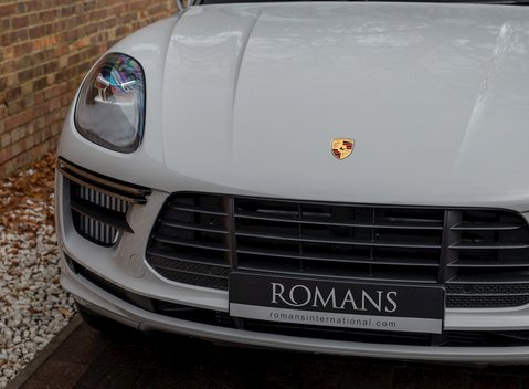 Porsche Macan Turbo 25
