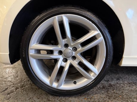 Audi A1 1.4 TFSI S line S Tronic Euro 5 (s/s) 3dr 23