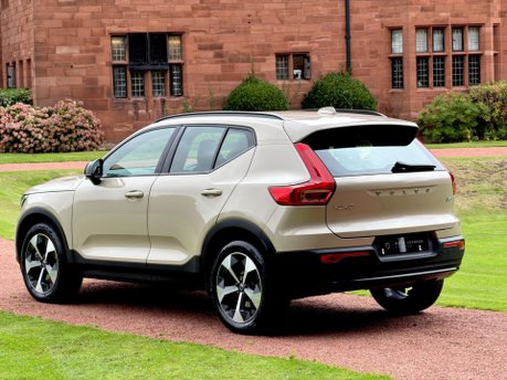 Volvo XC40 B4 PLUS 2
