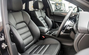 Porsche Macan GTS 12