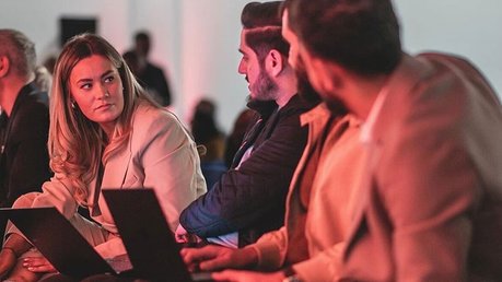 The female car dealers 4