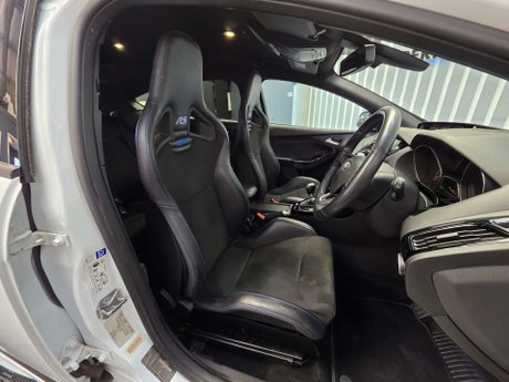 Ford Focus 2.3T EcoBoost RS Hatchback 5dr Petrol Manual AWD Euro 6 (s/s) (350 ps) 7