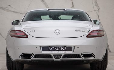 Mercedes-Benz SLS 6.2 63 V8 AMG 2dr 17