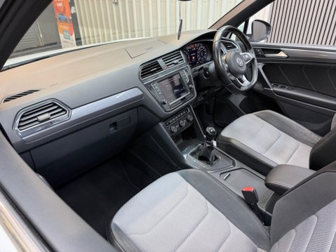 Volkswagen Tiguan 2.0 TDI BlueMotion Tech R-Line Euro 6 (s/s) 5dr 51