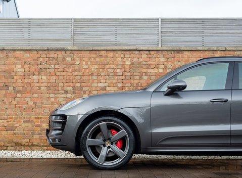 Porsche Macan Turbo 29