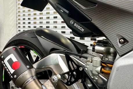 Aprilia RSV 1.1 RSV 4 1100 Factory 27