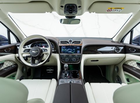 Bentley Bentayga V8 First Edition LHD 25