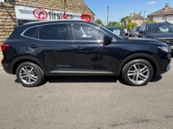 MG HS EXCLUSIVE 17